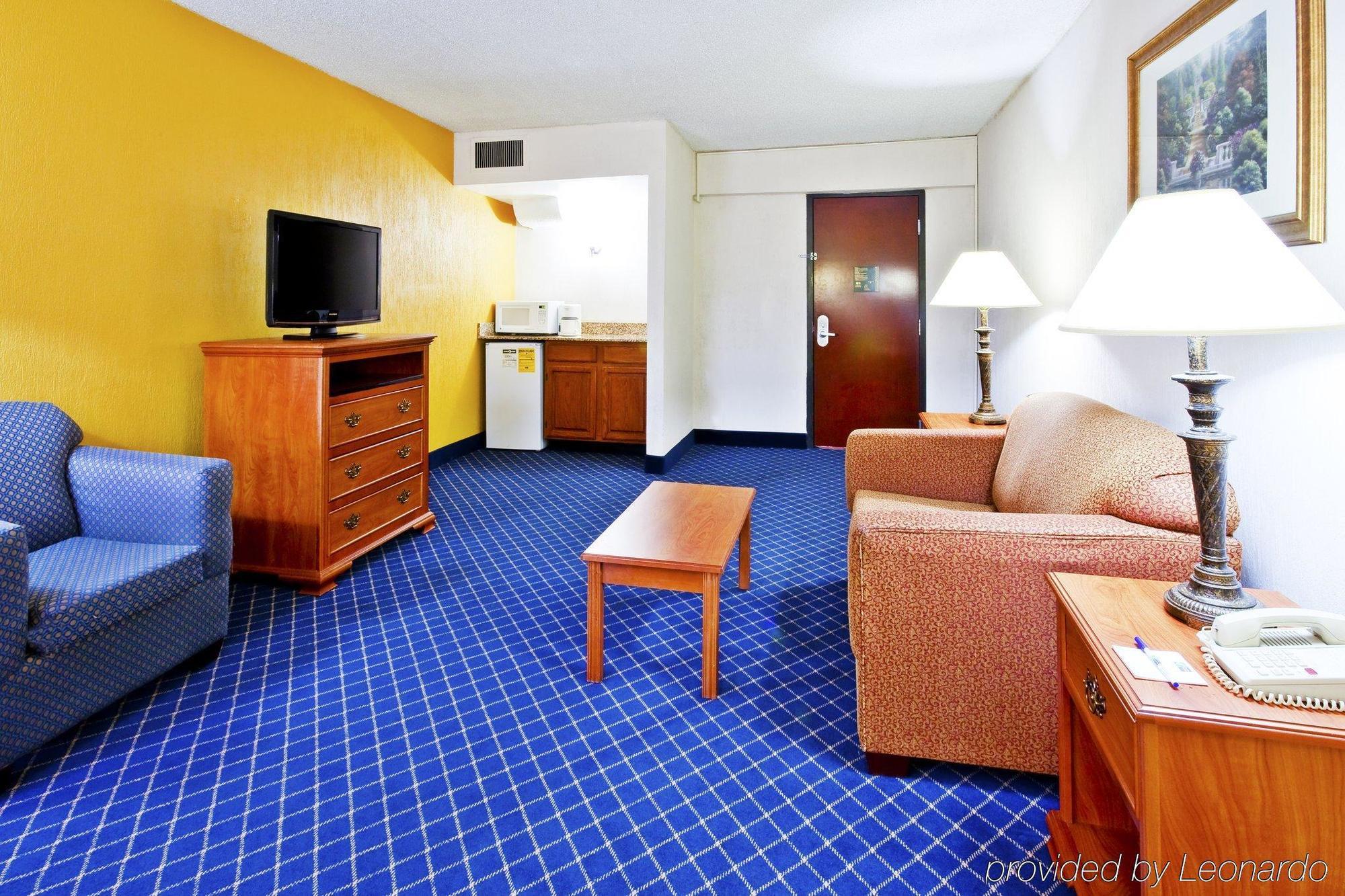 Holiday Inn Express & Suites Nashville-I-40 & I-24 Habitación foto